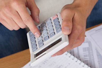 咨询律师追讨1万元欠款费用是多少？